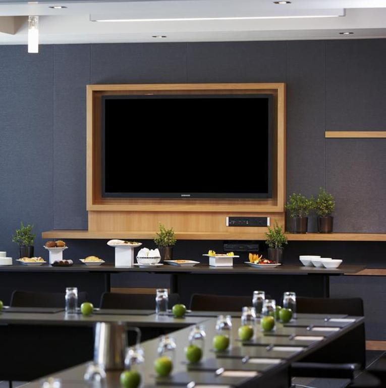 Le Germain Maple Leaf Square Hotel