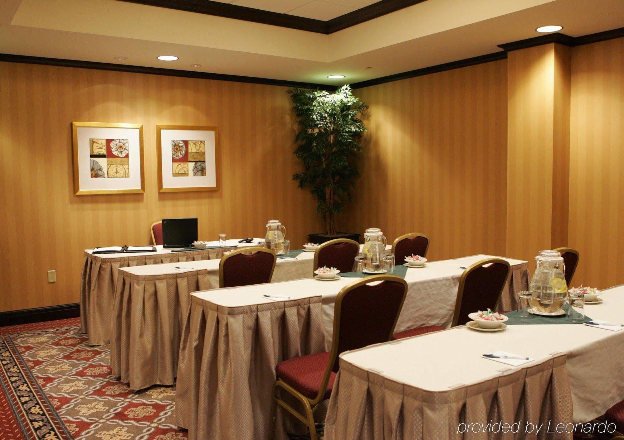 Hampton By Hilton Airport Corporate Centre 3* Toronto