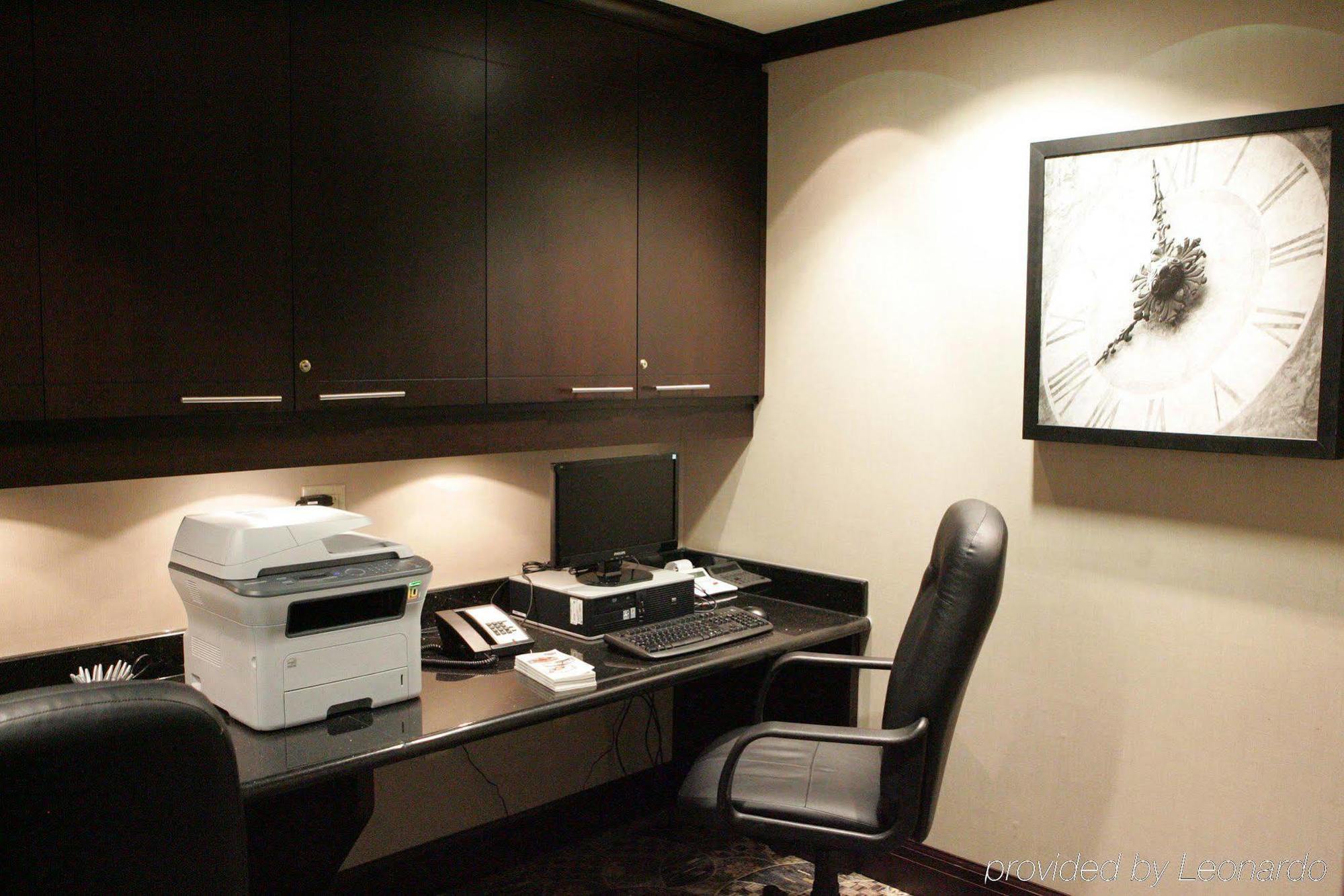 Hotel Hampton By Hilton Airport Corporate Centre