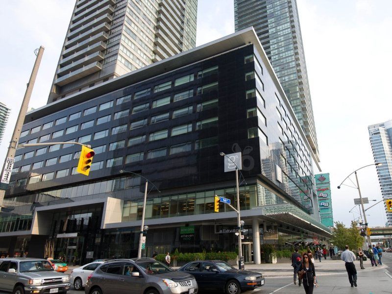 Le Germain Maple Leaf Square Hotel