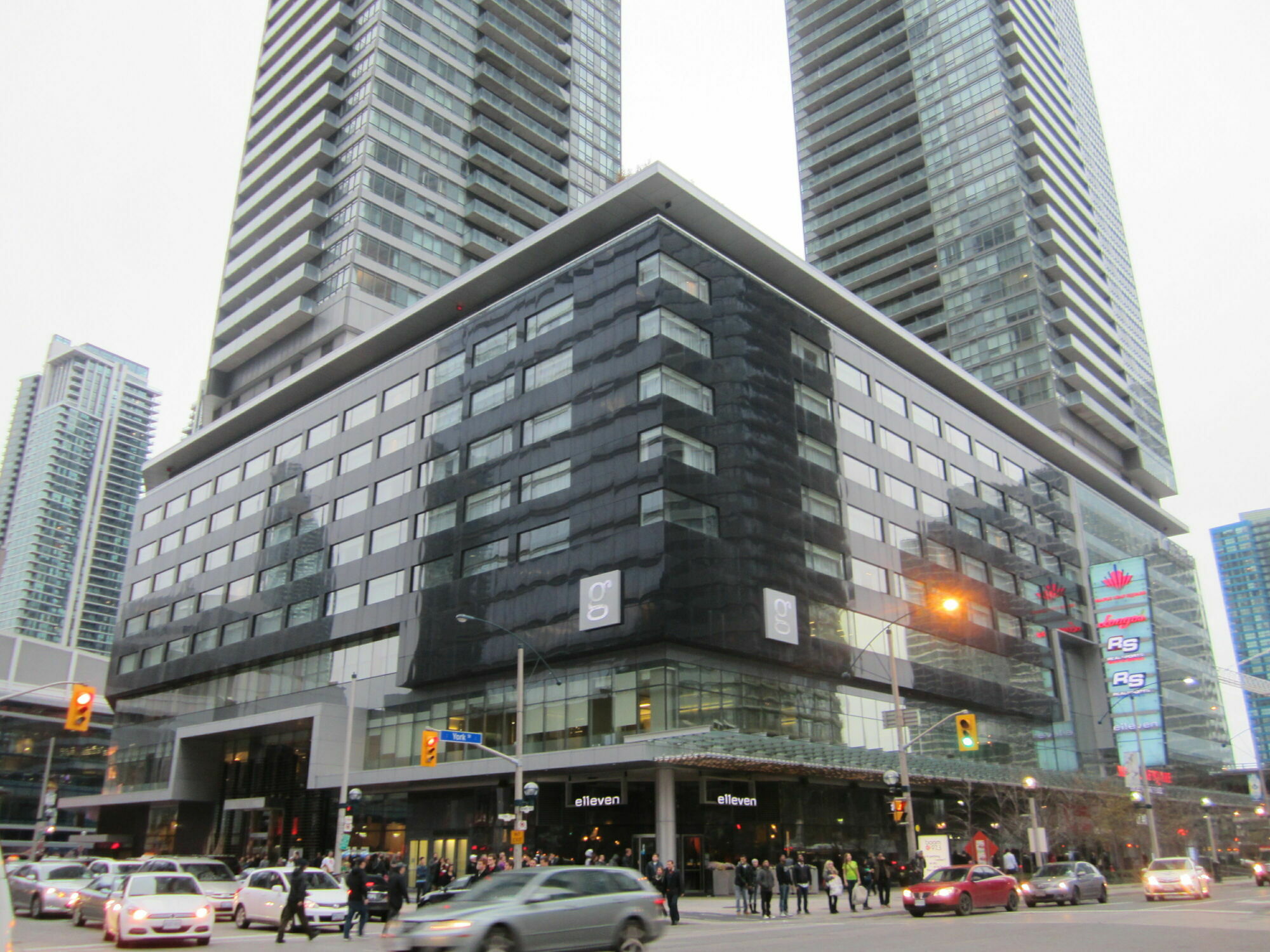 Le Germain Maple Leaf Square Hotel Toronto