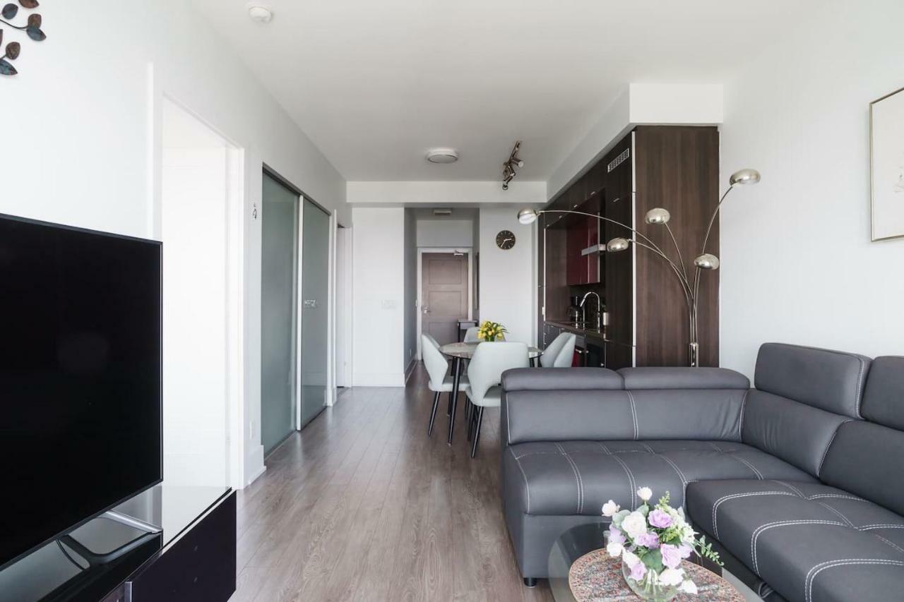 Apartment Bright In The Heart Of Toronto