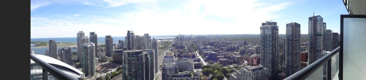 Bright In The Heart Of Apartment Toronto