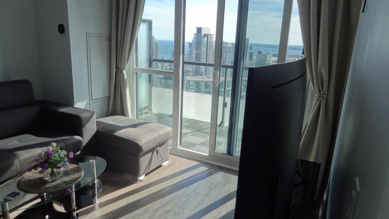 Apartment Bright In The Heart Of Toronto